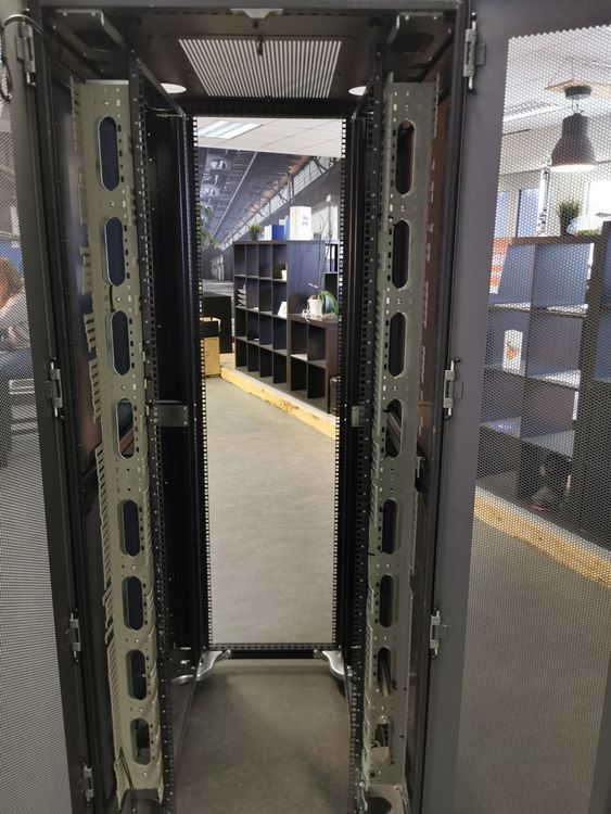 Serverschrank HPE 42HE Rack | Kaufen auf Ricardo