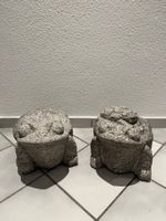 Zwei Steinfiguren (Frösche) aus Korea