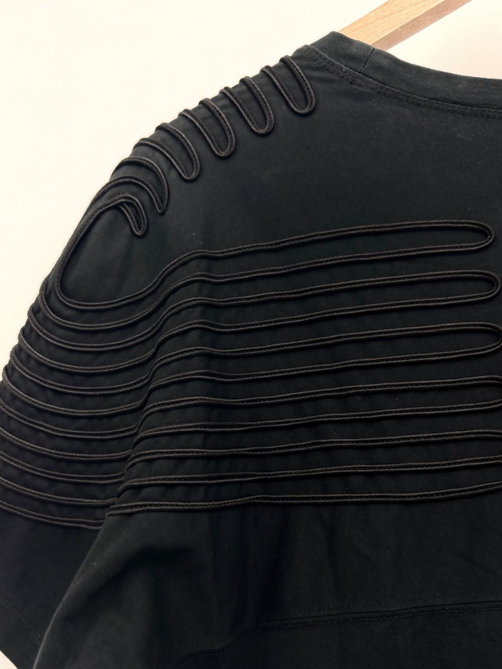 Issey Miyake T-shirt: Issey Miyake Mainline - Constructed Panel T-Shirt  - Black – Usato da Zürich venduto da serraphim 5