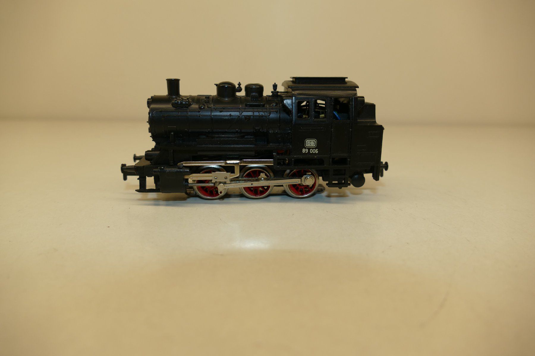 Märklin Modellini di ferrovie: Märklin H0: DB Tenderdampflok BR89 – Usato da Niederhasli venduto da rail-duerst 1