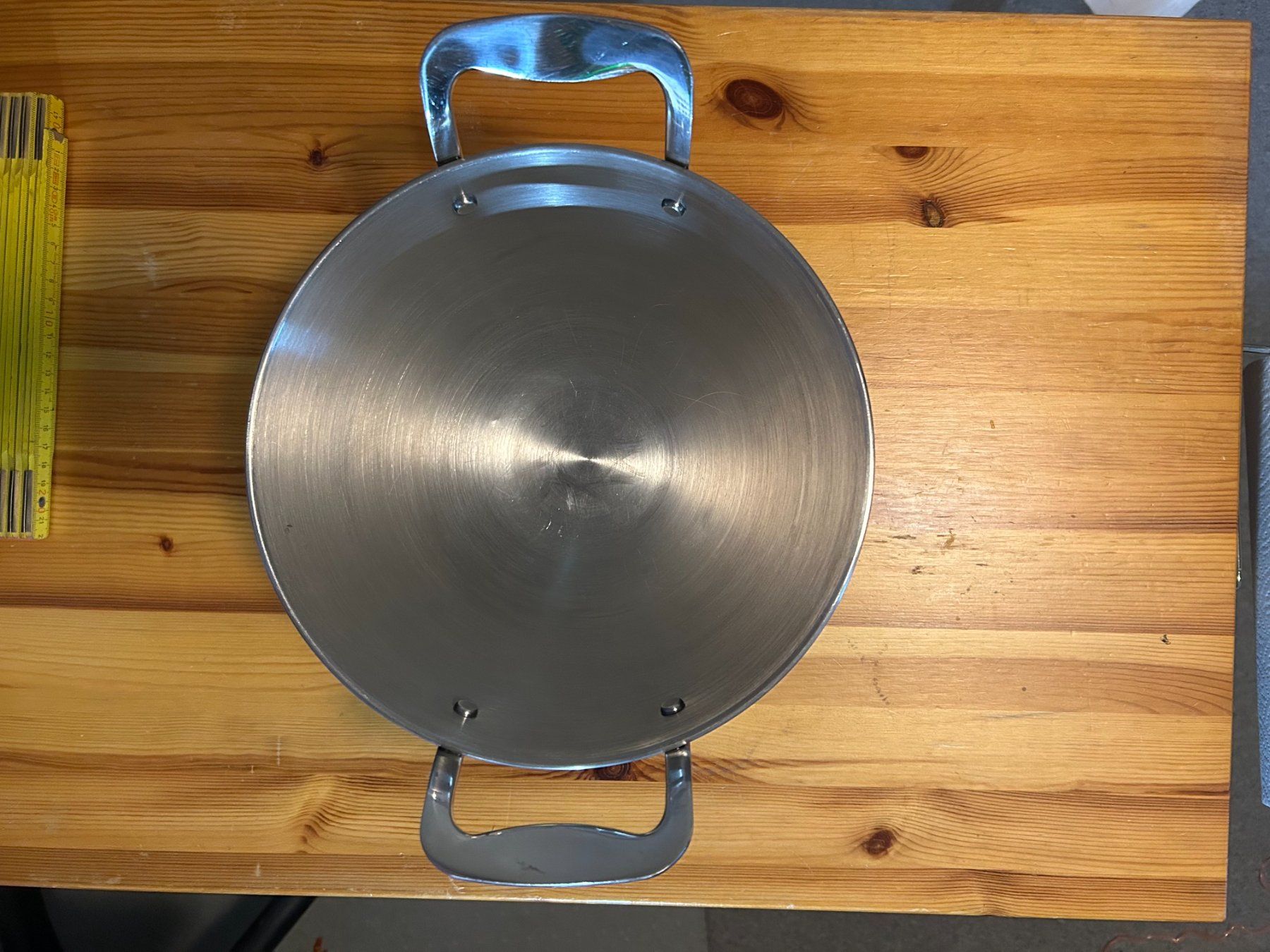 Ciotole: Edelstahlschüssel mit Henkeln Durchmesser 24cm – Usato da Bern venduto da Fireblades 3