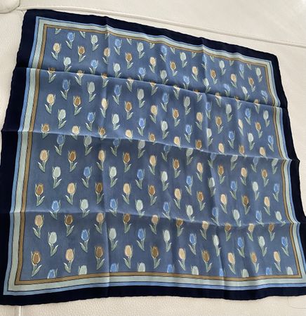 Seiden Foulard 🌸