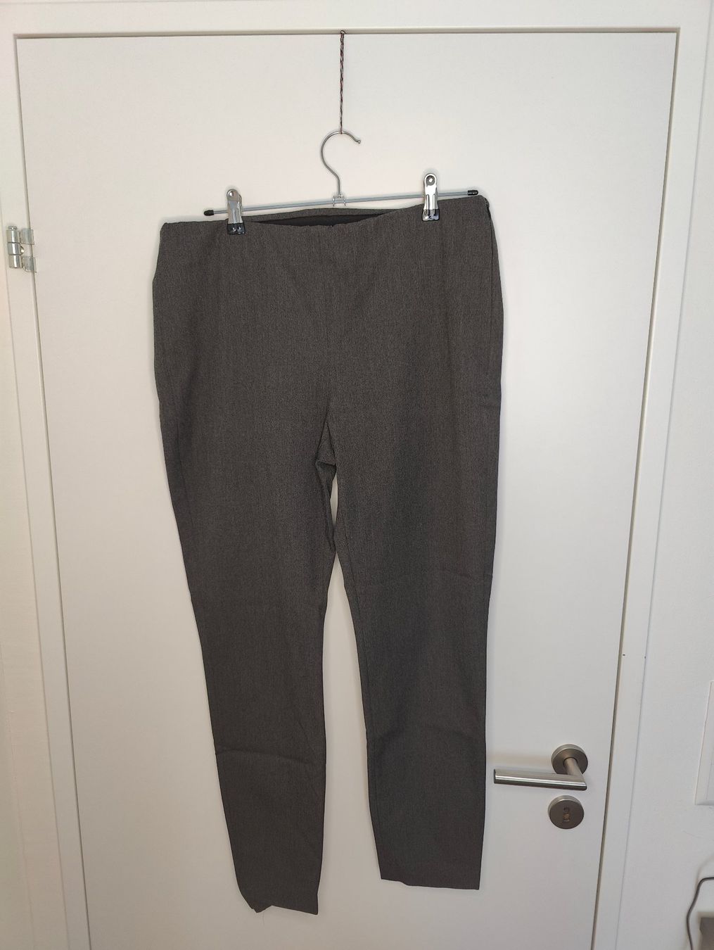 Hallhuber Pantaloni: Hose von HALLHUBER – Usato da Jona venduto da Curtis90