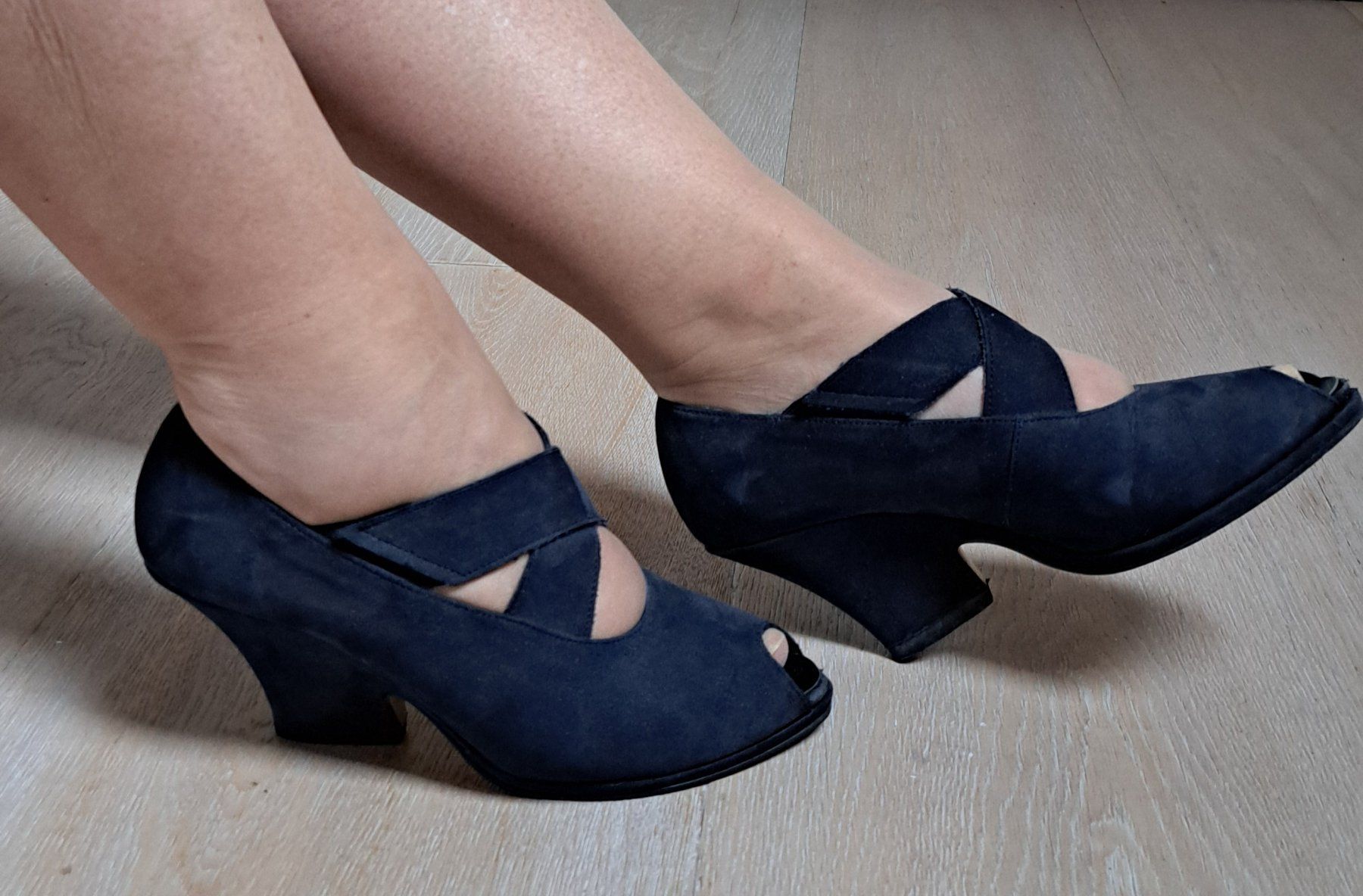 Scarpe da donna: Vintage Schuh mit Keilabsatz – Usato da Reutigen venduto da IrisFashion