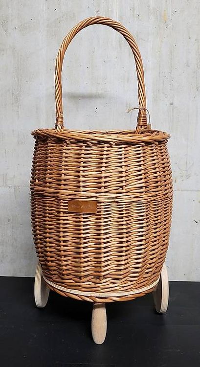 Sonstiges für Haushalt & Wohnen: Handgefertigter Weiden-Spielzeugwagen mit Rollen Naturfarb – Neu und originalverpackt aus Affeltrangen von b.fly.