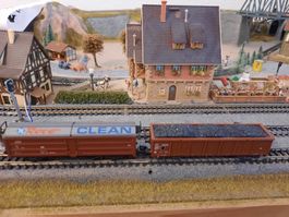 2 hübsche Rocowagen, Reinigungswagen Clean & Hochbordwagen