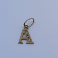 Edler Buchstaben-Anhänger in Rotgold