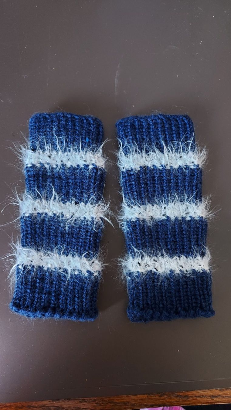 Guanti & manicotti: Schöne handgestrickte Pulswärmer – Nuovo e nell'imballaggio originale da Wettingen venduto da Egro2