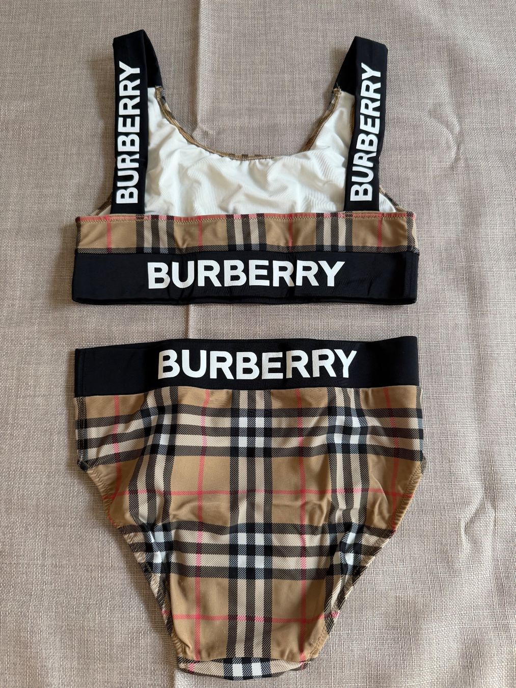 Burberry Costumi da bagno & Bikini: Burberry Bikini für Mädchen – Usato da Zollikofen venduto da Danijela1983 1