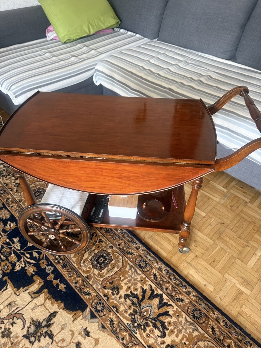 Tables: Verkaufe eine originale Bar mit Klappplatte – D'occasion à Suhr par an-na. 4