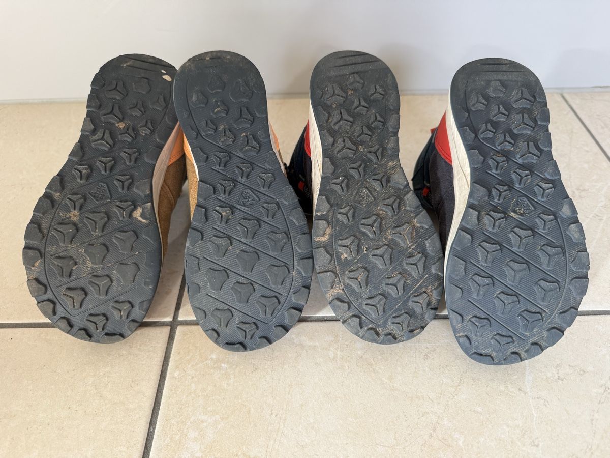 Decathlon Scarpe per ragazzi: 2 Paar Winterschuhe, Grösse 33 – Usato da Langenthal venduto da Leclafel 2