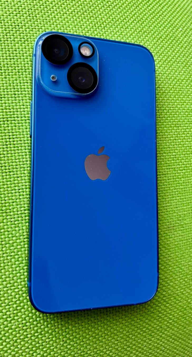 Apple Handys / Smartphones: iPhone 13 mini hellblau – Gebraucht aus Bonstetten von Grabi