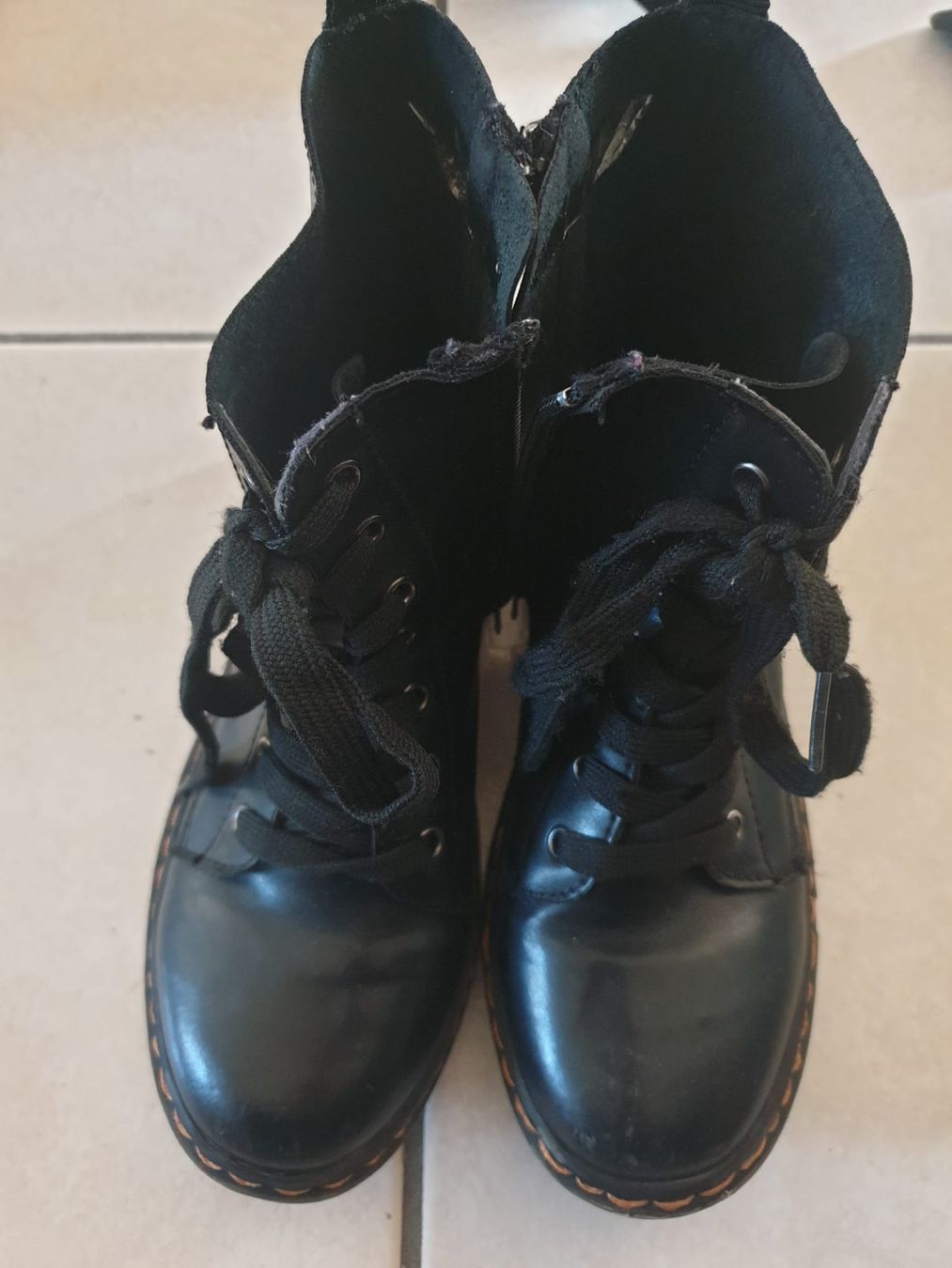 Schuhe für Mädchen: Chaussures hautes fille pointure 35 – Gebraucht aus Lausanne von Af2016