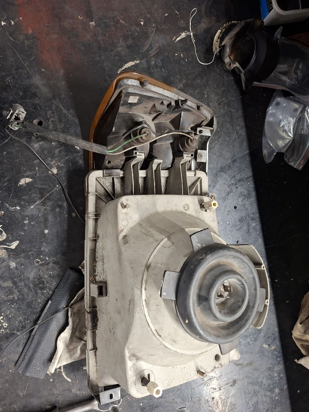 Volvo Fari: Volvo 240 Scheinwerfer links – Usato da Ermensee venduto da volvo-Turbo 2