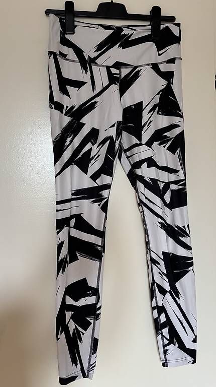 Nike Leggings: Leggings Nike Gr. M – Usato da Baden venduto da Chrisenft 1