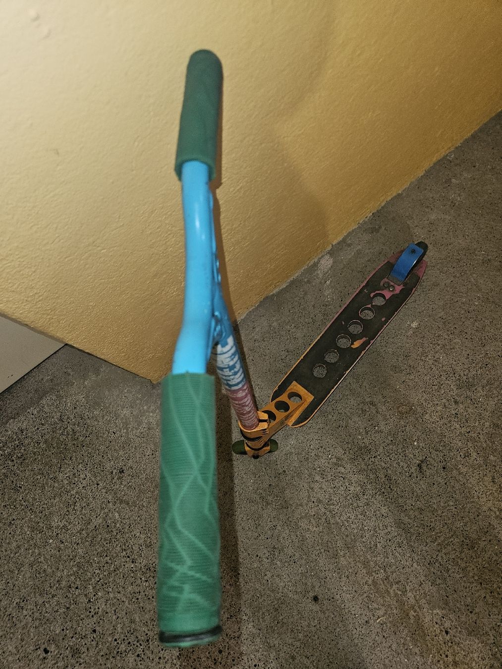 Kickboard: Stuntscooter Xtreme - Farbig – Usato da Zürich venduto da lallafu 4