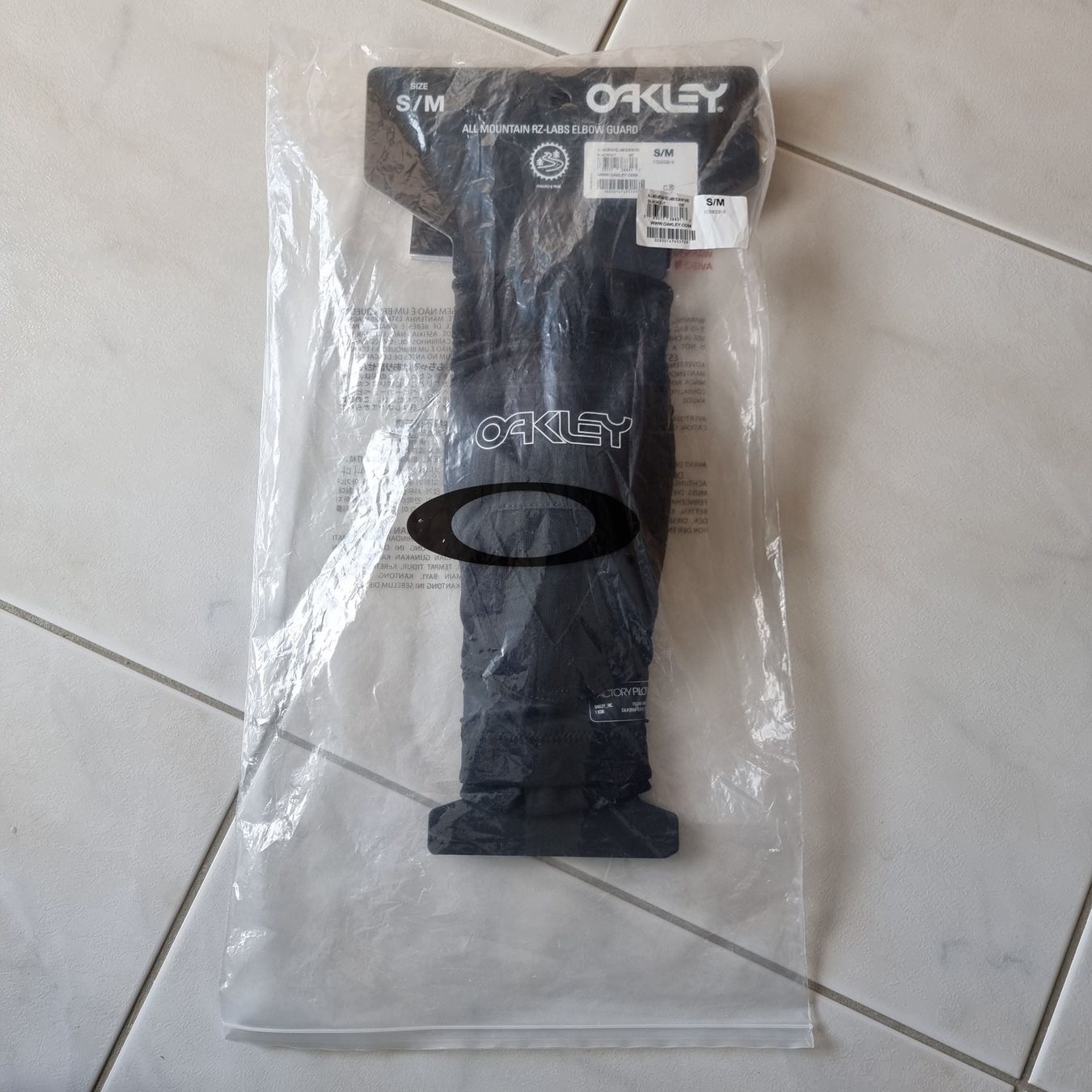 Protezioni & Imbottiture: NEUE Oakley Ellebogenschoner Gr. S/M – Nuovo e nell'imballaggio originale da Arth venduto da Africa44 3