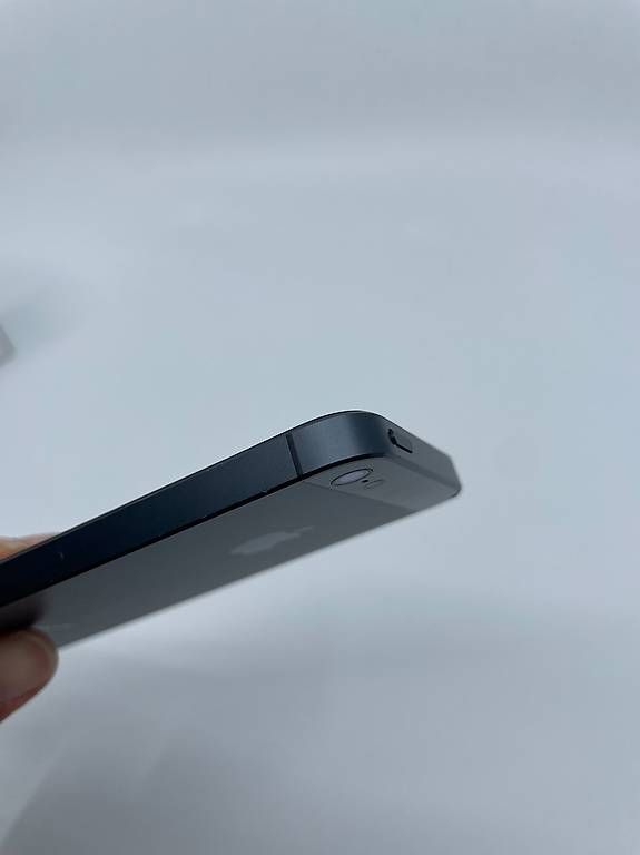 Apple Telefoni cellulari / Smartphones: iPhone 5, 16GB schwarz & graphite – Usato da Zürich venduto da Waikiki57 3