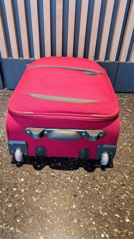 Valigie & Borse: Roter Koffer / Trolley  – Usato da Lützelflüh-Goldb venduto da tomwunderlich 3