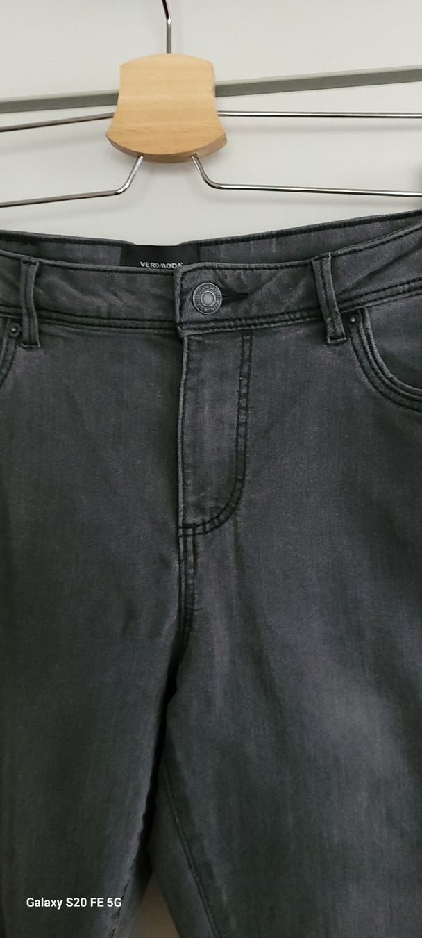 Vero Moda Jeans: Vero Moda Jeans Gr.L/32 – Usato da Oberaach venduto da Svea11 5