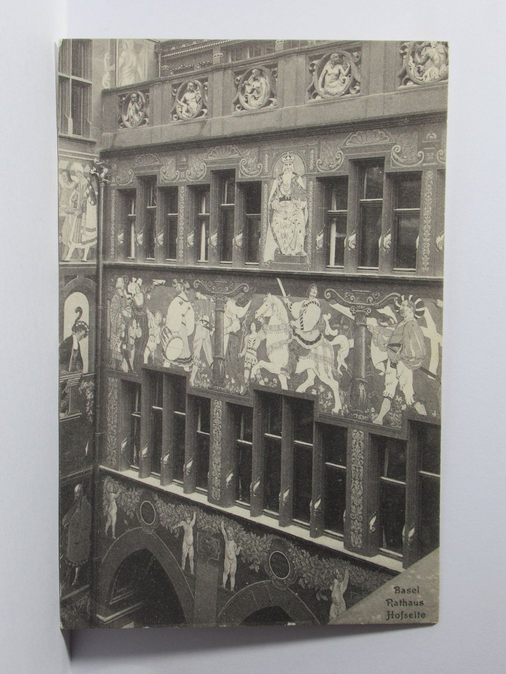 Cartoline postali: Basel , Rathaus Hofseite – Nuovo (secondo la descrizione) da Grenchen venduto da Bluemchen1900