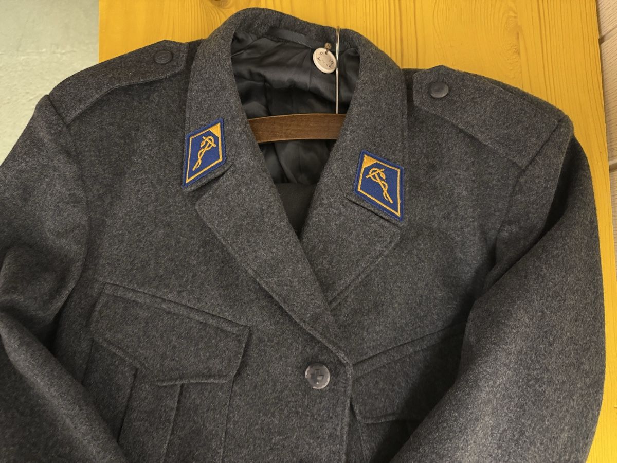 Schweizer Armee Uniformen: CH Uniform Ord. 72 Spitalsoldat – Gebraucht aus Wittnau von Helvetia1 1