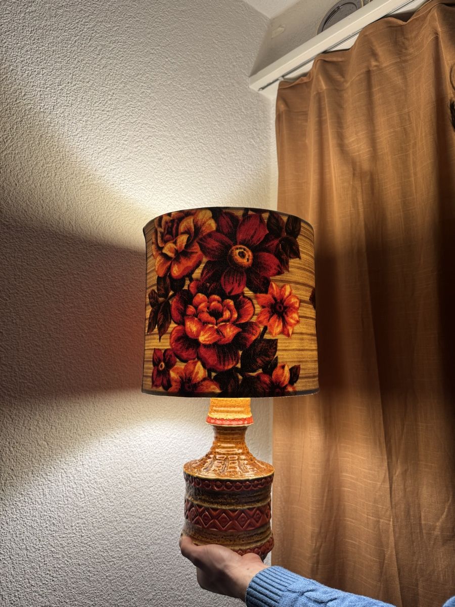 Lampen: Vintage Lampe mit Blumenmuster - Einzigartiges Design! – Gebraucht aus Liestal von ves_q5rt