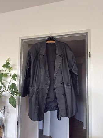 Lederjacke/ Ledermantel / Trenchcoat