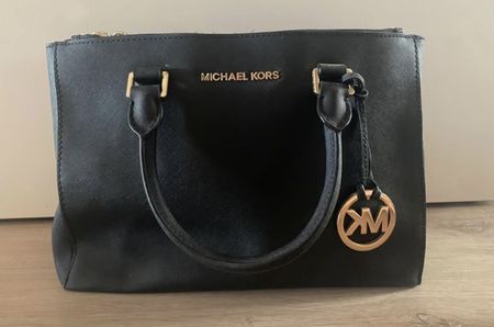Handtasche Michael Kors schwarz Leder goldfarbene Details