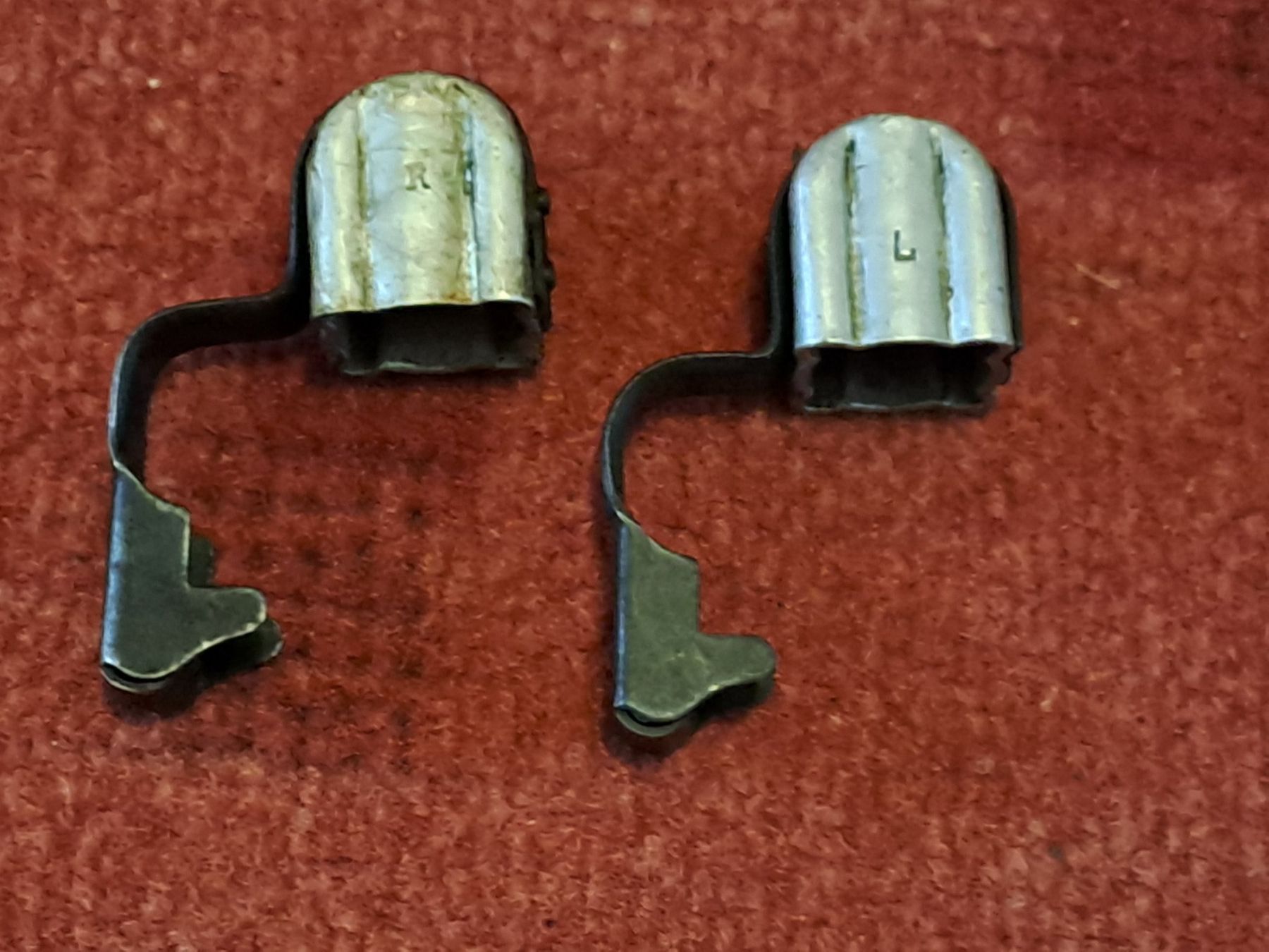 Schweizer Armee Stichwaffen: 2 Laufdeckel zu Karabiner , Silber – Gebraucht aus St.Gallen von Infanteriewerk
