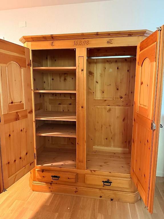 Schränke: Hallenschrank Arvenholz – Gebraucht aus Uerikon von tom_fvz9 3