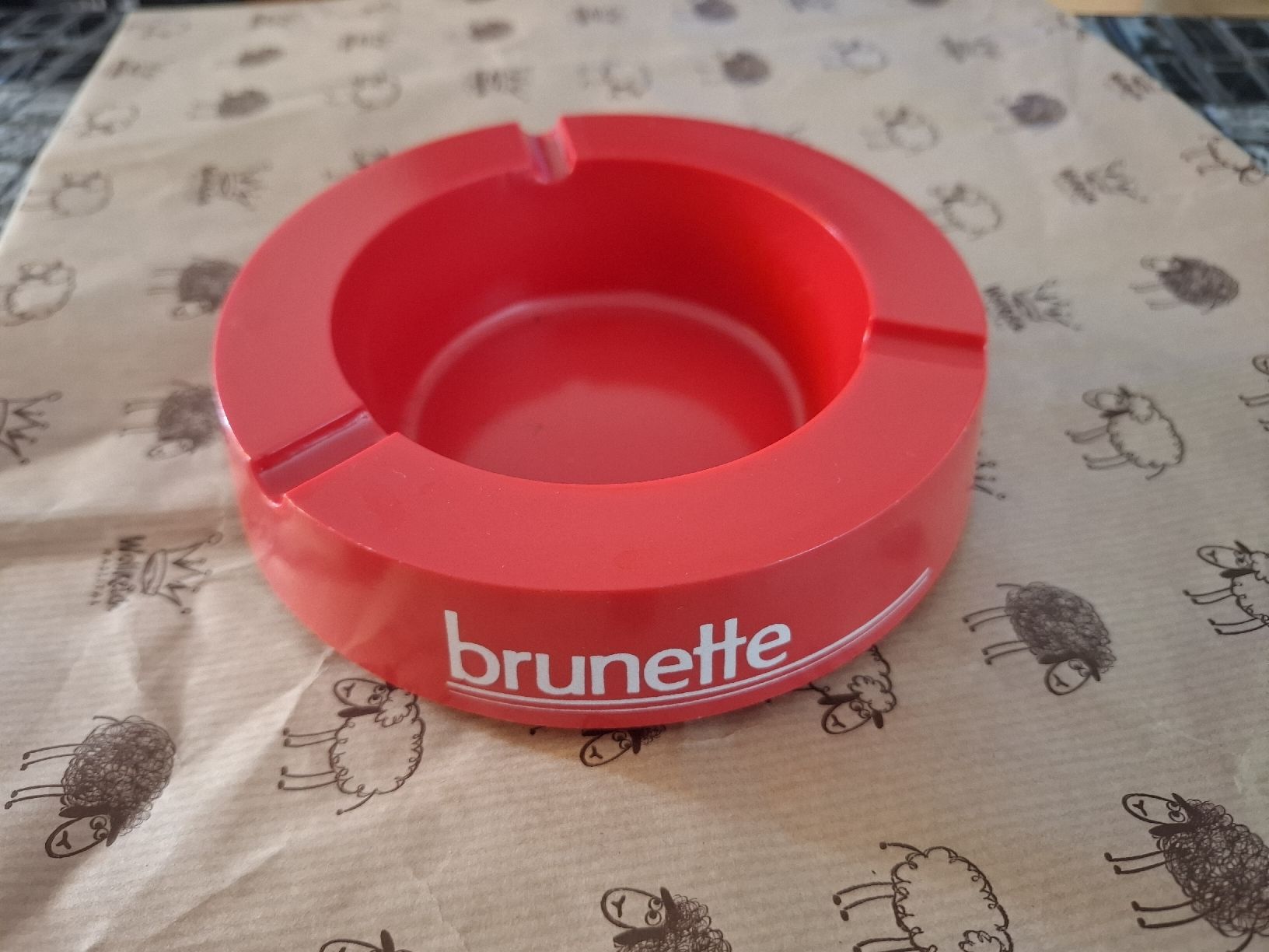 Ornamin Aschenbecher: Cendrier Ornamin Brunette vintage – Gebraucht aus Crémines von Carambaaa