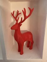 Roter Deko Hirsch, Poly Design, perfekt für Weihnachten!