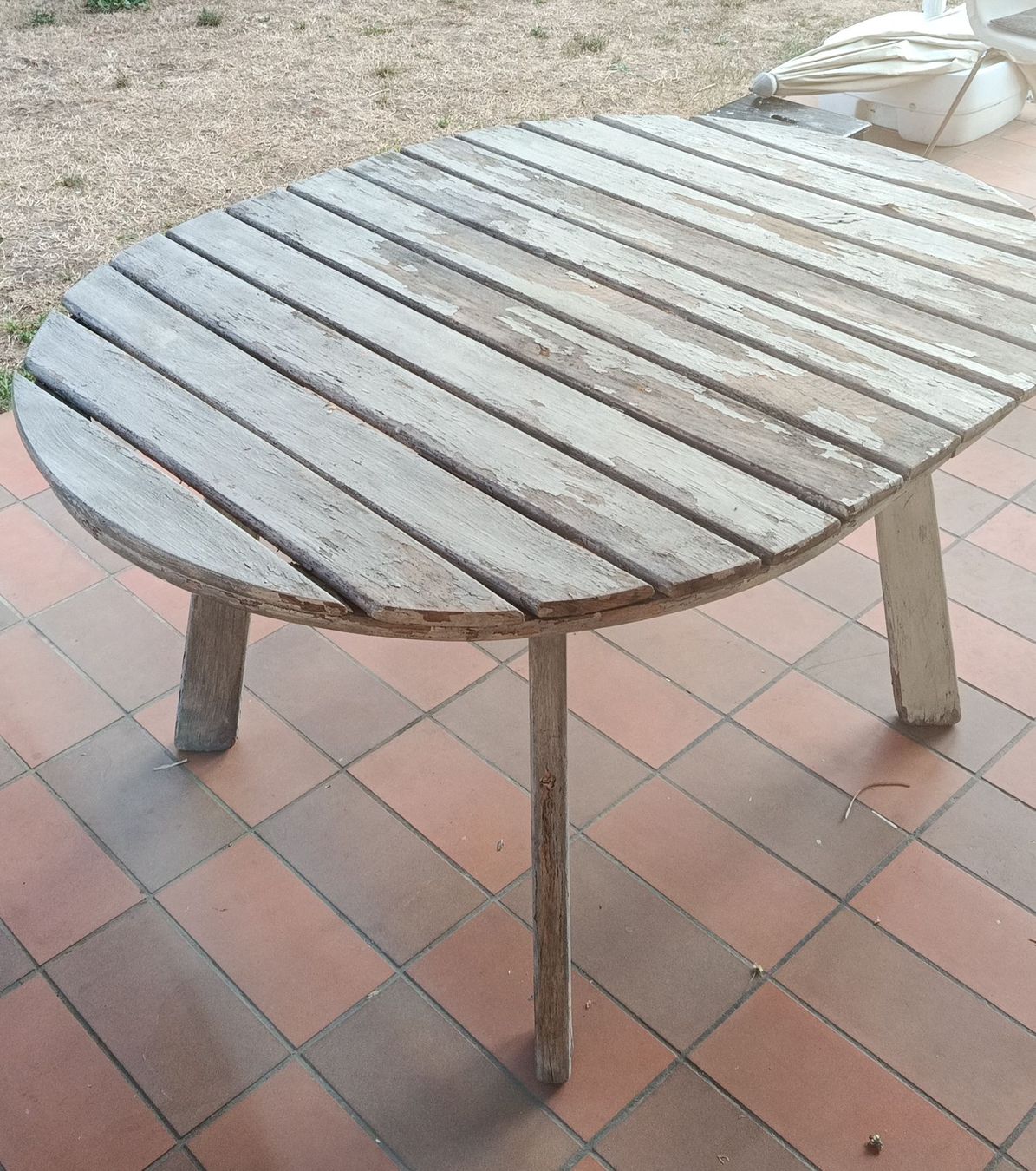 Tables: Gartentisch oval Holz abgenutzt – D'occasion à Staufen par leo_d5c7