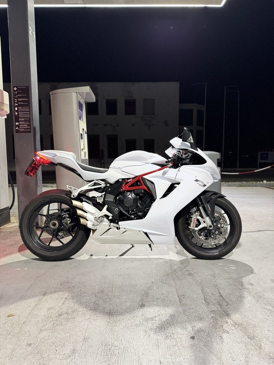 MV Agusta Route: MV Agusta F3 675 35KW – D'occasion à Gordola par AleixSuesli 3
