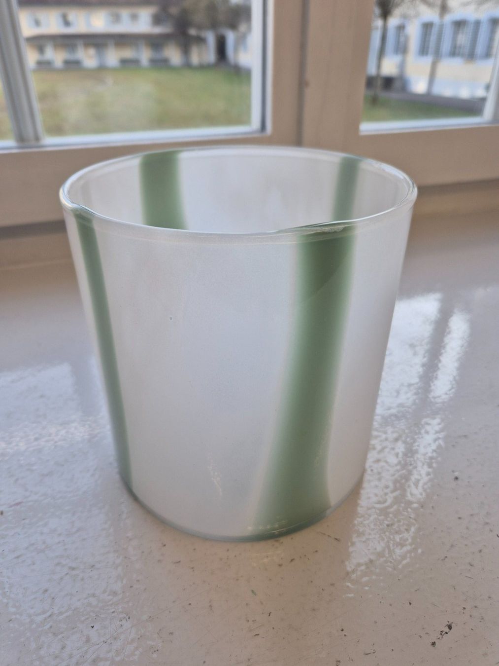 DEPOT Vase, grün-weiss, neuwertig 👍 (Neu (gemäss Beschreibung)) in Luzern für CHF 6 – nur Abholung auf Ricardo kaufen