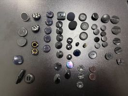 antike spezielle kleine schwarze Knöpfe 58 Stück (3)