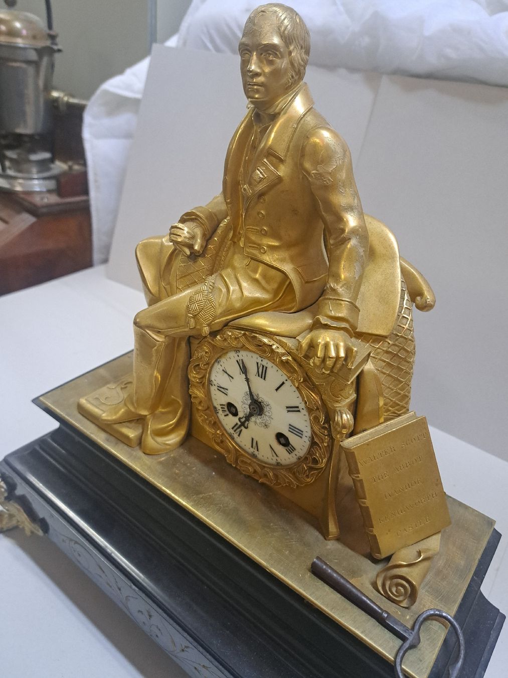 Orologi da terra & Orologi da parete: Antike Kaminuhr "Walter Scott" Messing . – Usato da Grossdietwil venduto da hufi10 2