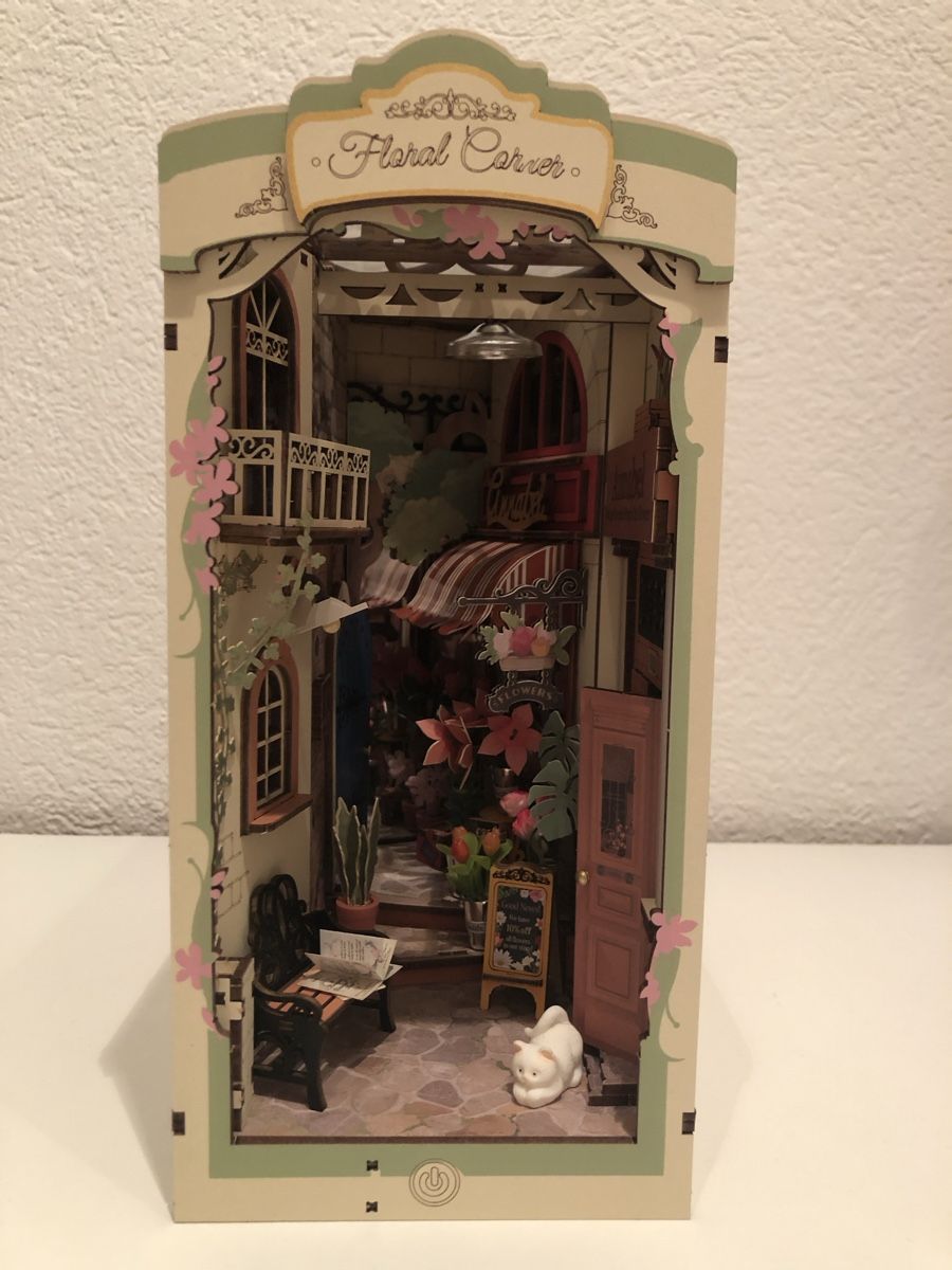 Tutte le decorazioni: Rolife Floral Corner - Book Nook – Usato da Zollikofen venduto da DelNero 4