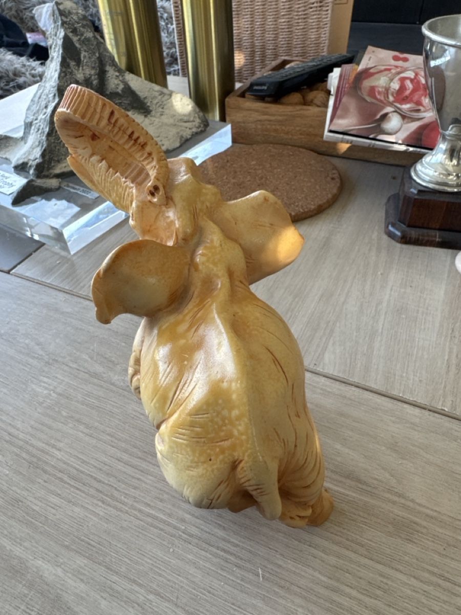 Sculture & Statue: Deko-Elefant, Glücksbringer ,Handgeschnitzt – Usato da Ersigen venduto da Poketrade_Emmental 2