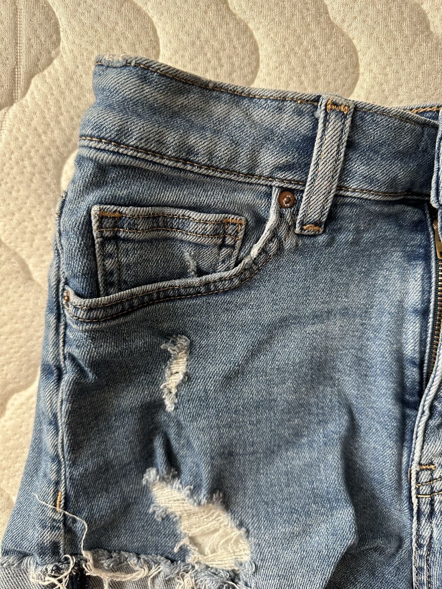 H&M Jeans: Jeans Shorts, Gr. 36 – Gebraucht aus Zürich von san_828b 3