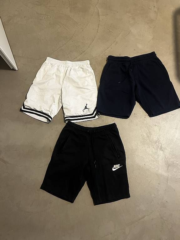 Pantalons: Kurze hosen – D'occasion à Amriswil par sim_sy58