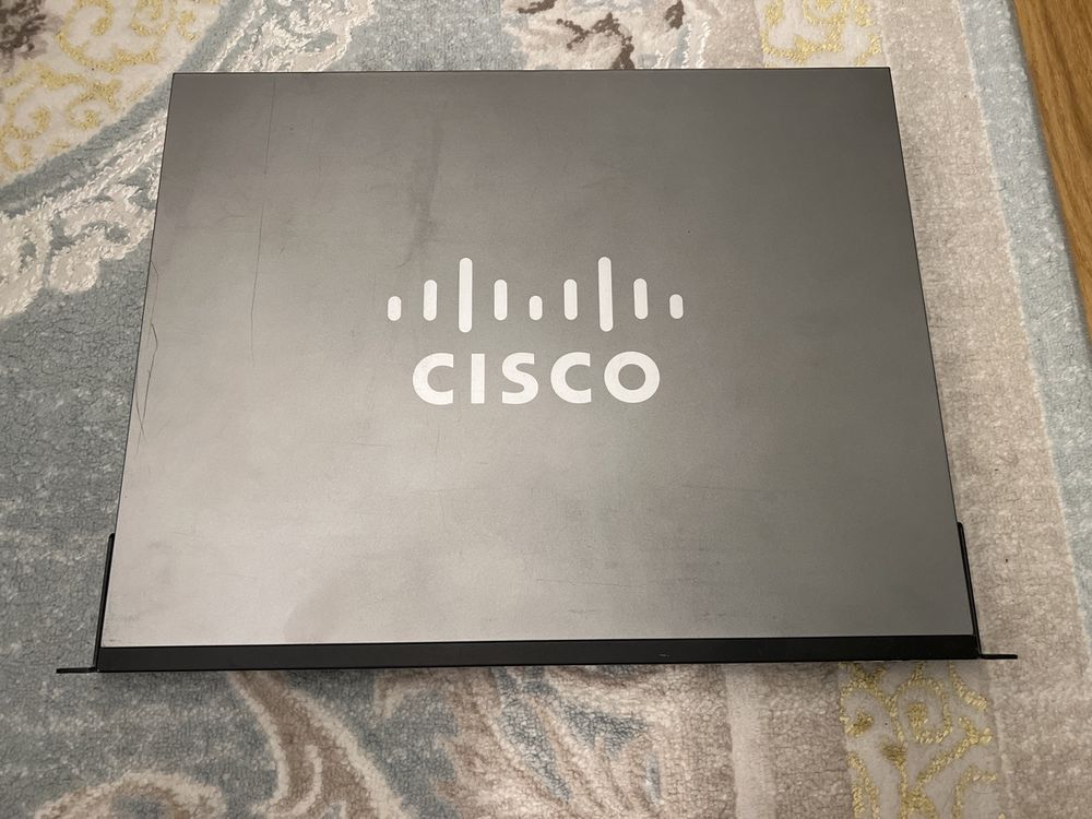 Switch Gestito Cisco SG300-52 Gigabit 52 Porte - Usato Con Graffi Ma Funzionante