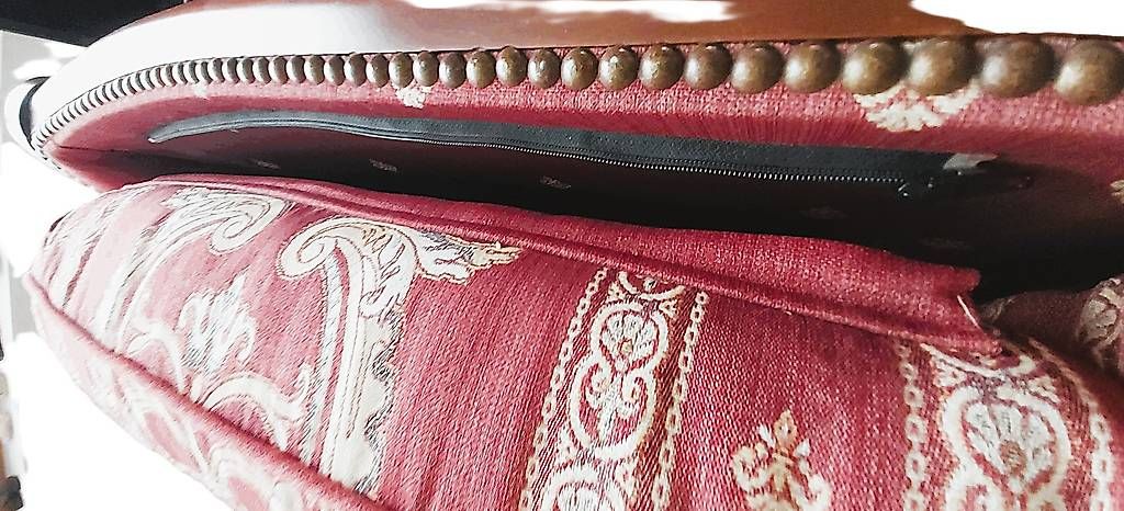 Divani: Louis Philippe Style Sitzgruppe mit Hocker, Kirschbaum/Stoff – Usato da Rheinfelden venduto da Calvinia 3