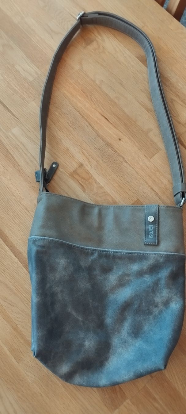 Zwei Taschen für Damen: Damen Tasche von ZWEI – Gebraucht aus Mörel von MJoaoCosta