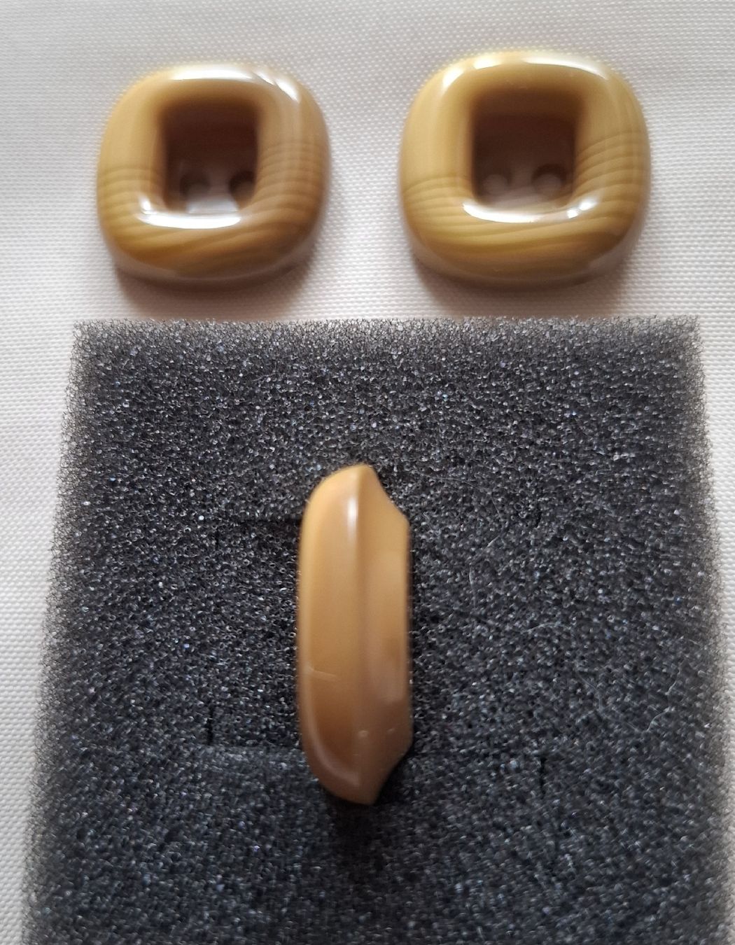 Boutons: 3 Stück Knöpfe, 25 mm. – D'occasion à Dietikon par Hirschkopf 2