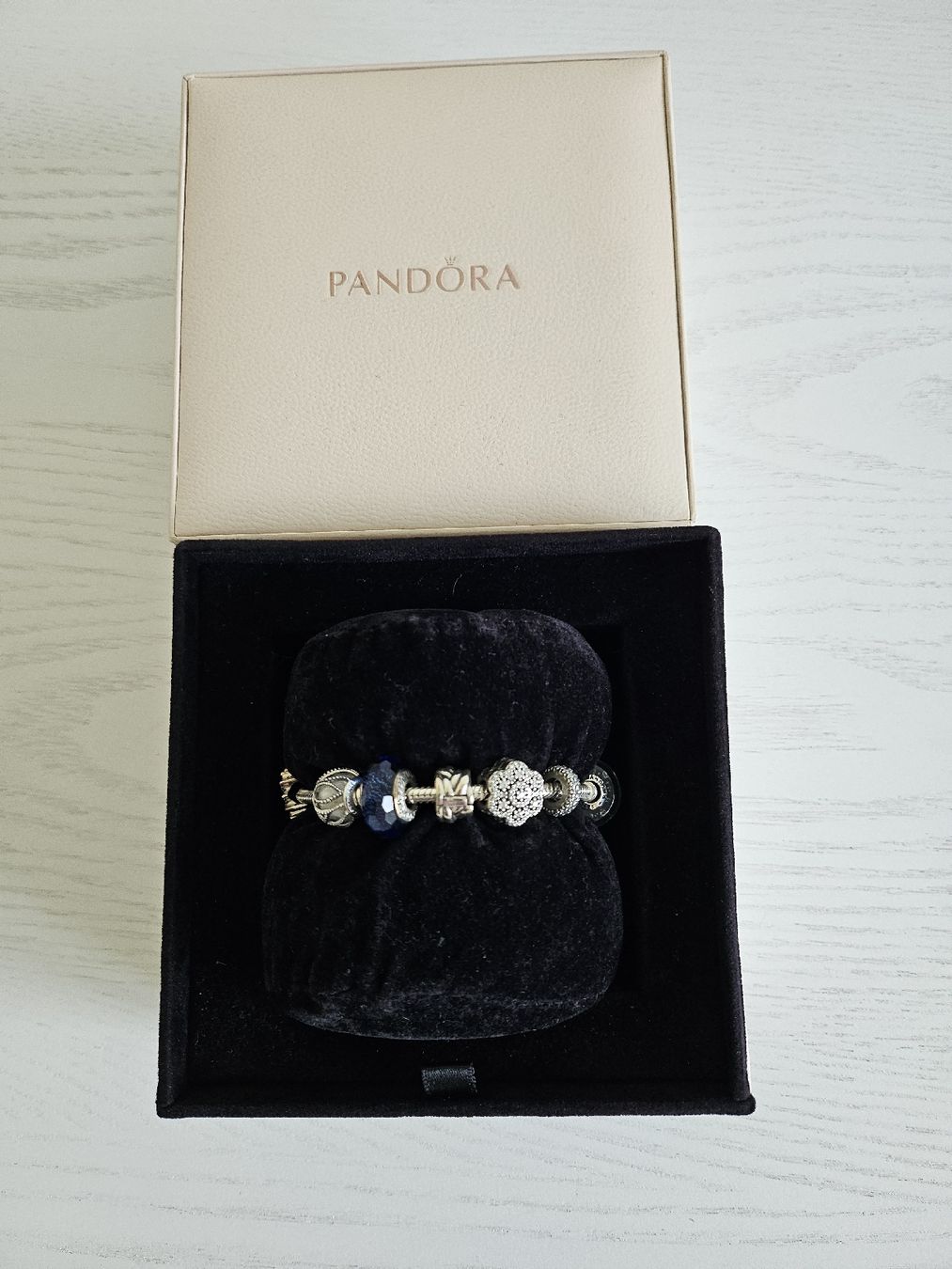 Pandora Bracelets: Pandora Armband mit Charms – Neuf (Voir description) à Goldau par Rimana_8