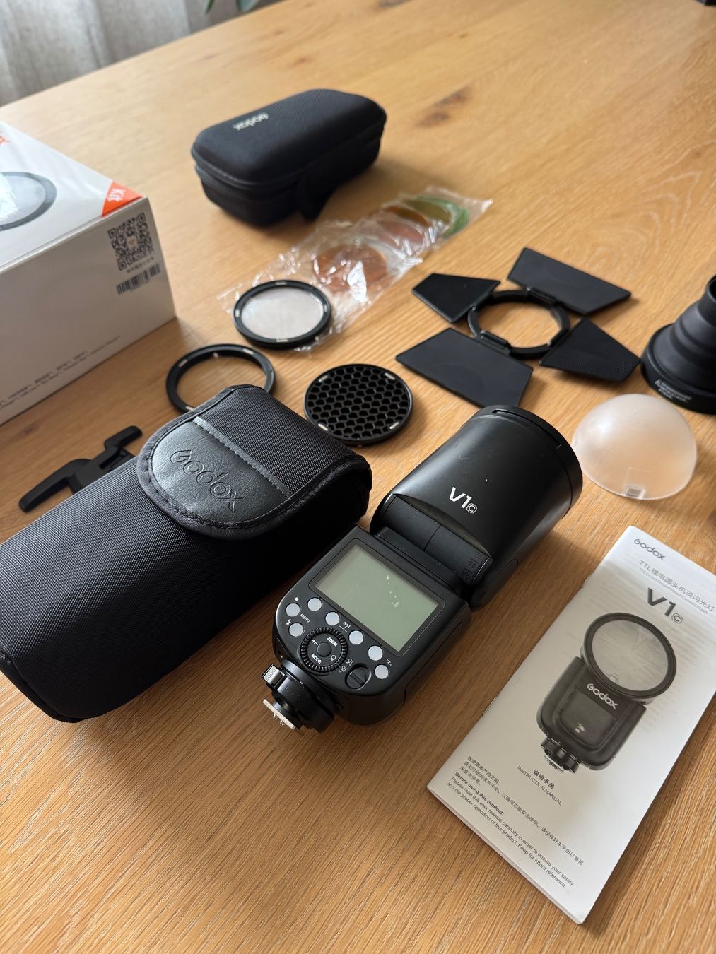Godox Flash: Godox Speedlite V1 Canon X Pro Trigger Accessories Kit – Usato da Zürich venduto da ket_5bkq 1