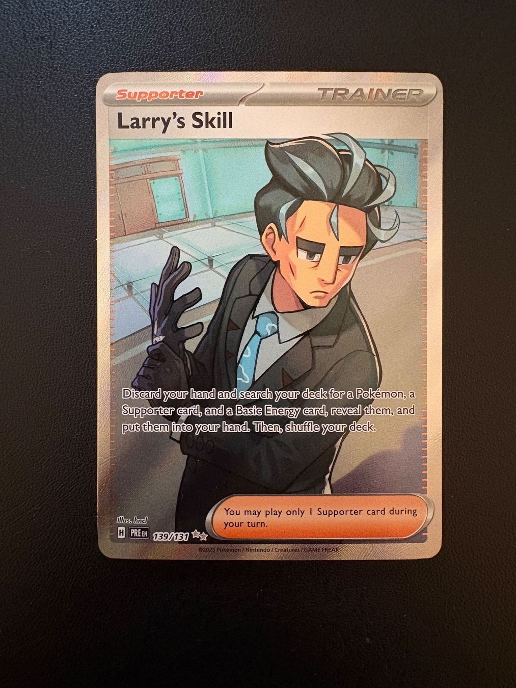 Pokémon Carte collezionabili: Larry's Skill 139/131 – PRE Prismatic Evolutions EN – Usato da Davos Dorf venduto da WadaDex
