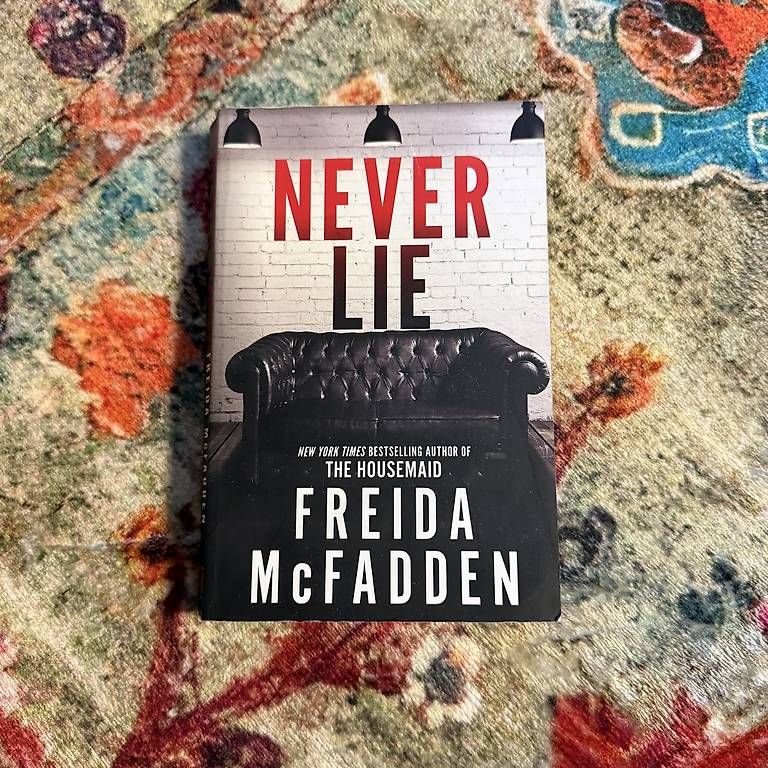 Bücher: Freida Mcfadden "never lie" – Gebraucht aus Wattwil von pho_d6mm